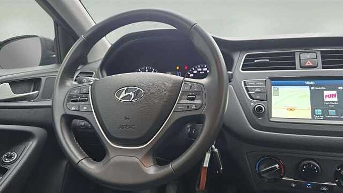Hyundai i20 i20 1.2i * Techno Pack + * Caméra arrière *