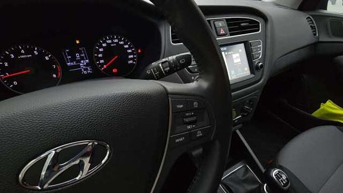 Hyundai i20 i20 1.2i * Techno Pack + * Caméra arrière *
