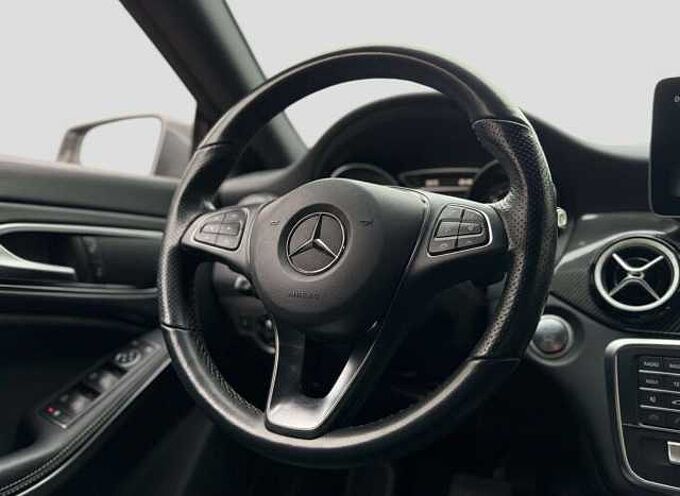 Mercedes-Benz CLA 180 CLA 180 * AMG-Line * Caméra arrière *