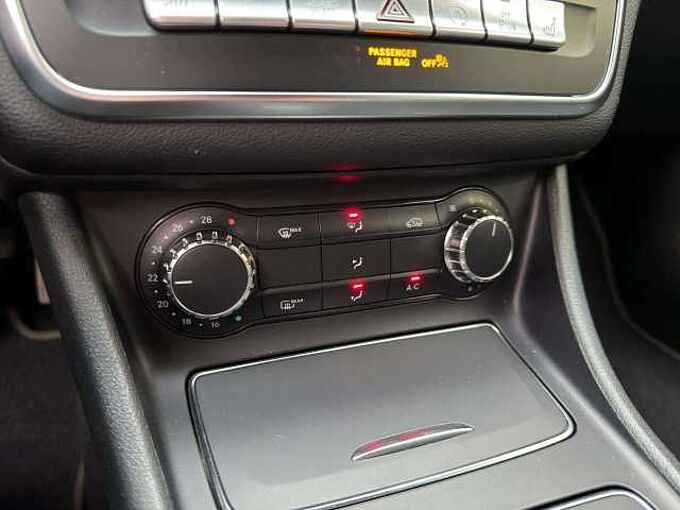 Mercedes-Benz CLA 180 CLA 180 * AMG-Line * Caméra arrière *