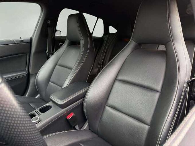 Mercedes-Benz CLA 180 CLA 180 * AMG-Line * Caméra arrière *