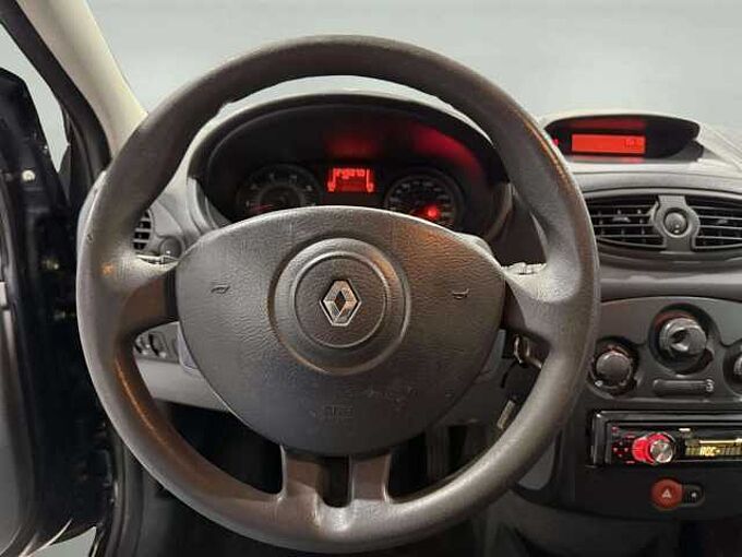 Renault Clio Clio 1.2i 16v Authentique *MP3 * kit hiver *radio*