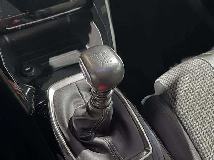 Peugeot 2008 2008 1.5 BlueHDi GT Line *Camera * carplay * GPS *