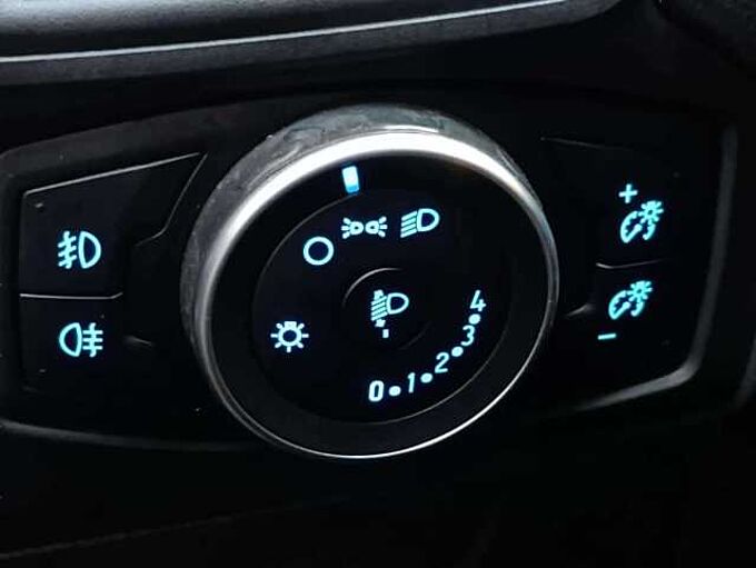 Ford Focus 1.5 TDCi Trend *Garantie * Clim * GPS * Capteurs*