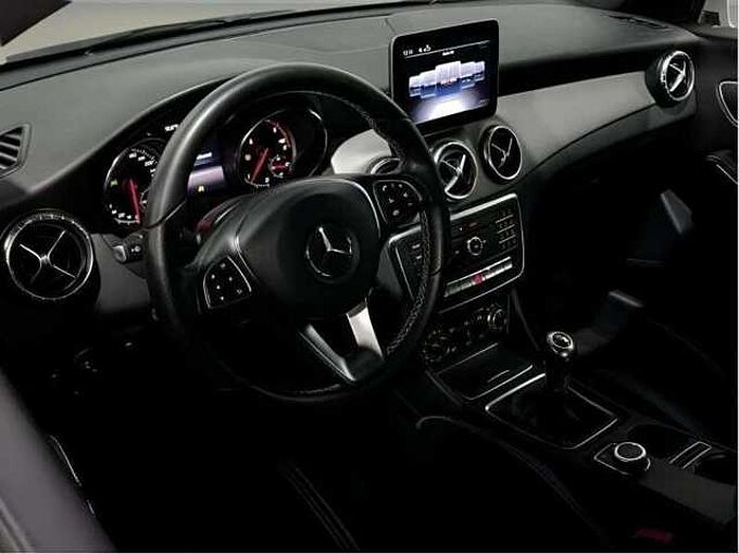Mercedes-Benz CLA 180 d * Garantie *GPS * Cam&eacute;ra * Clim * Bluetooth*