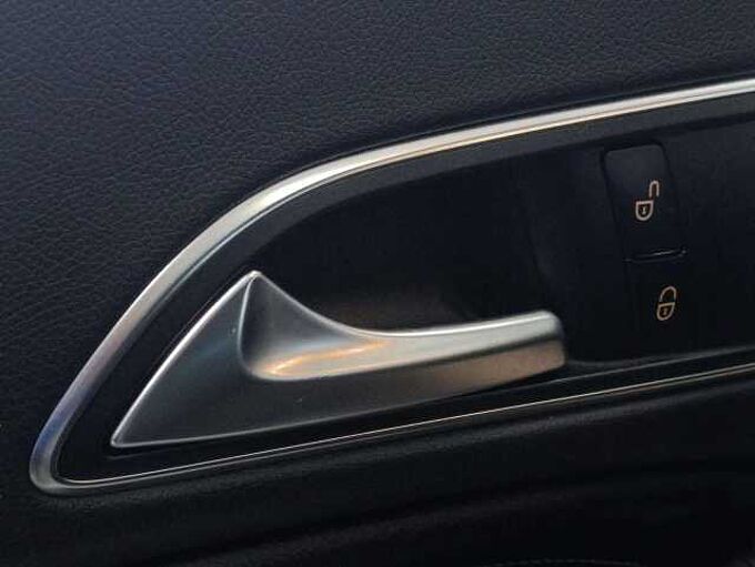 Mercedes-Benz CLA 180 d * Garantie *GPS * Cam&eacute;ra * Clim * Bluetooth*