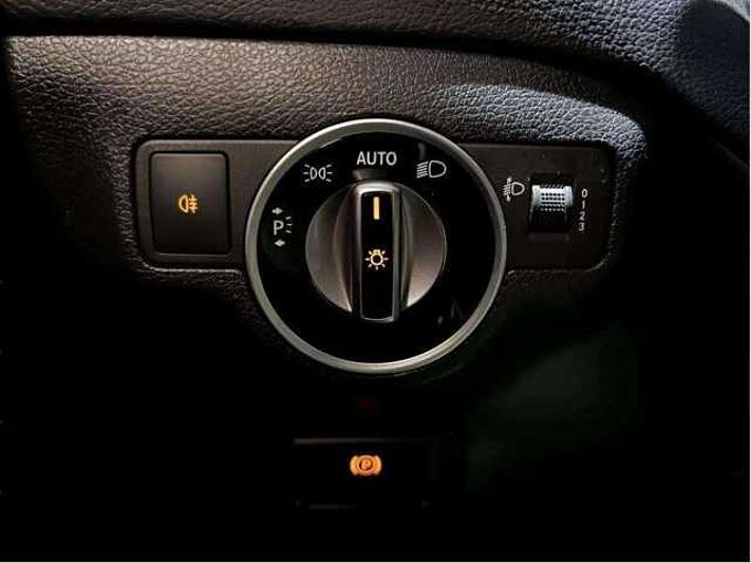 Mercedes-Benz CLA 180 d * Garantie *GPS * Cam&eacute;ra * Clim * Bluetooth*