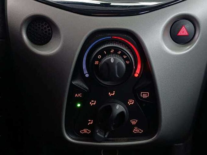 Toyota Aygo 1.0i VVT-i x-music * Garantie * Clim * Cam&eacute;ra *