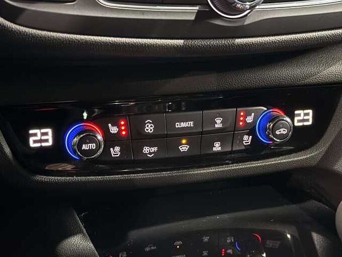 Opel Insignia Insignia Sports Tourer 1.6 CDTI OPC LINE *CARPLAY