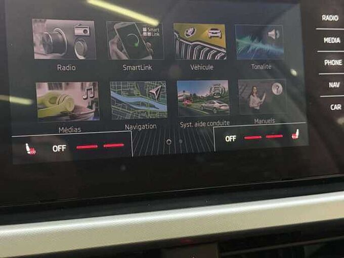 SKODA Kamiq Kamiq 1.0 TSI Ambition * CARPLAY * Toit pano *