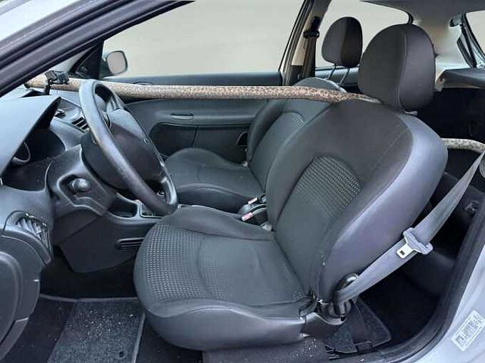 Peugeot 206 206+ 1.1i * MARCHAND OU EXPORT *